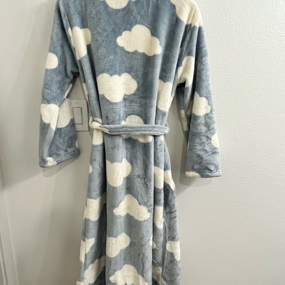 Cloud Patterned Robe - Picture 5 of 5